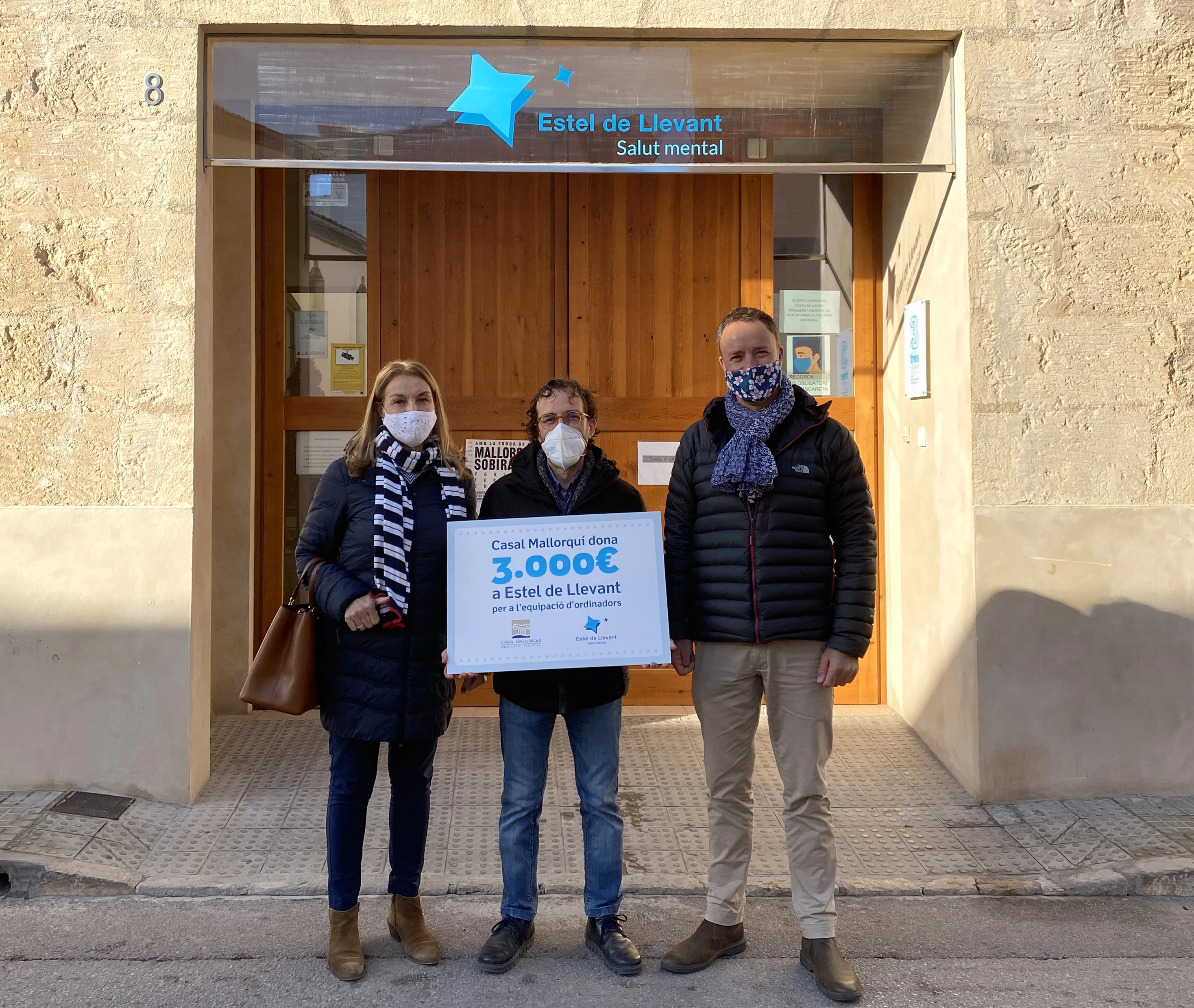 Inmobiliaria Casal Mallorquí dona 3.000 euros  a Estel de Llevant para equipamiento informático
