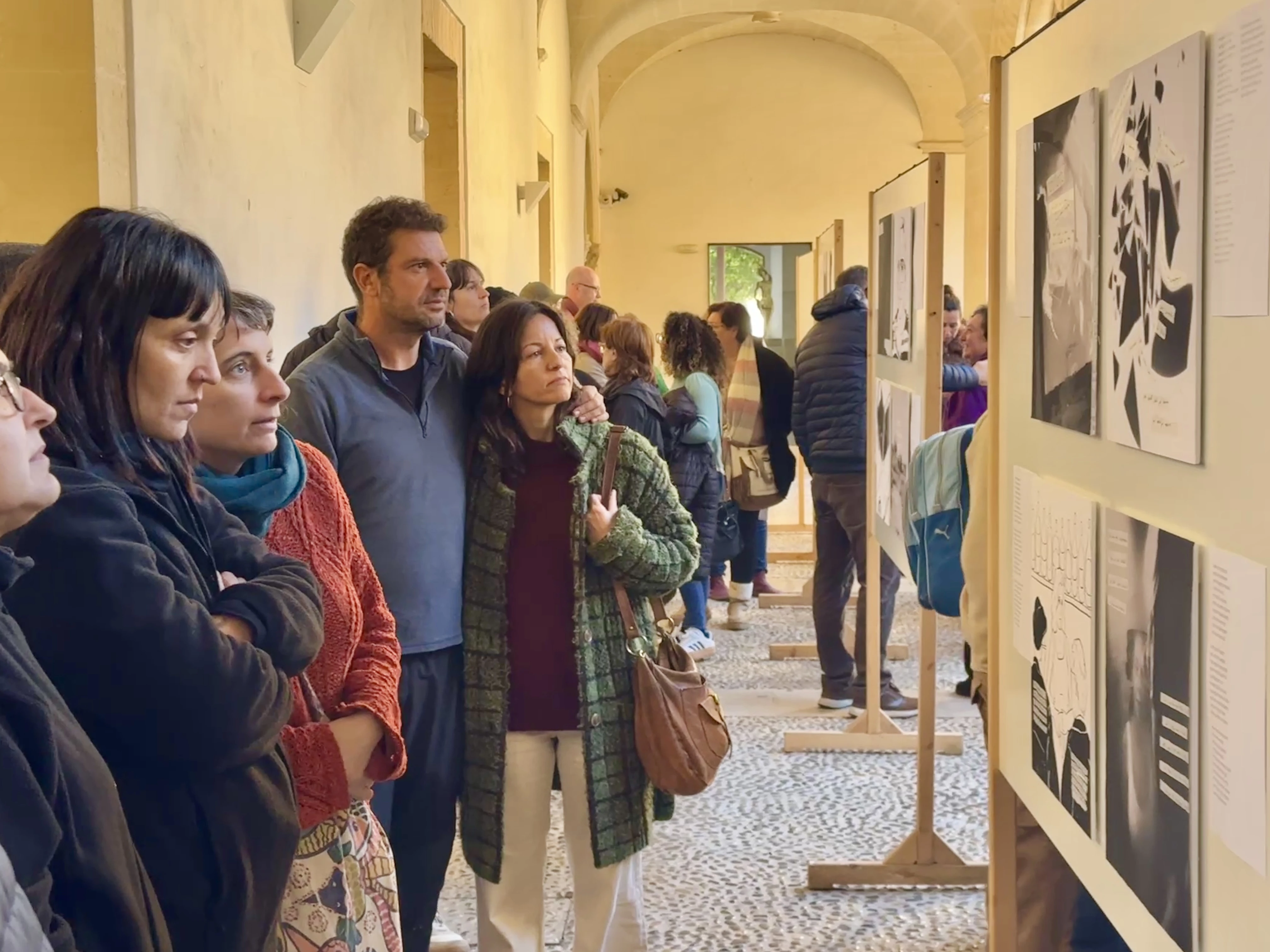 Estel de Llevant inaugura l’exposició “25N, 25 Dones”, un projecte artístic col·lectiu per visibilitzar les violències masclistes i el seu impacte en la salut mental